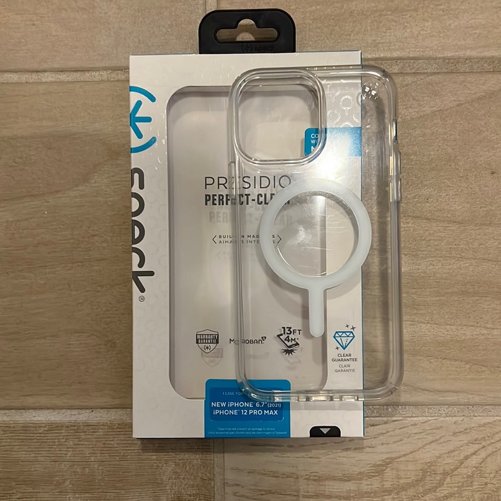 Speck clear MagSafe case: brand new
